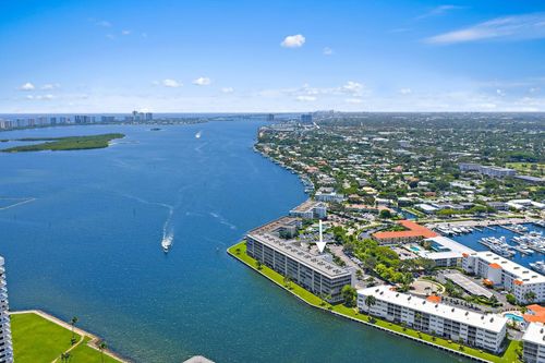 apt-402-36 Yacht Club Dr, North Palm Beach, FL, 33408-3923 | Card Image