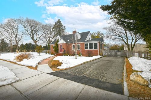 1 Central St, Greenlawn, NY, 11740-1210 | Card Image