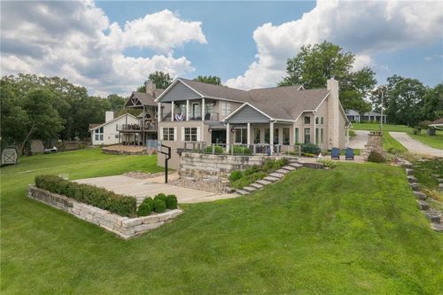 560 Lake Viking Ter, Gallatin, MO, 64640-8352 | Card Image