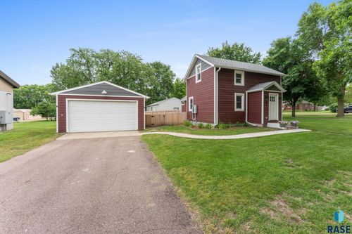 600 Sunnyside Ave, Valley Springs, SD, 57068-9384 | Card Image