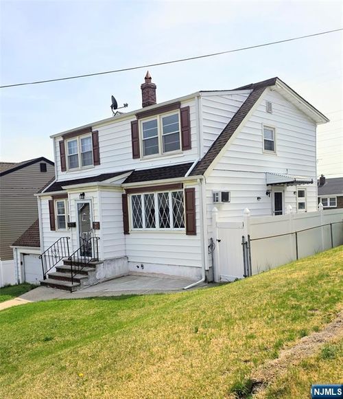 7 Barnard Pl, North Arlington, NJ, 07031-4806 | Card Image