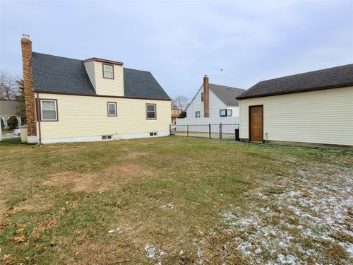 2106 5th St, East Meadow, NY, 11554-1827 | Card Image