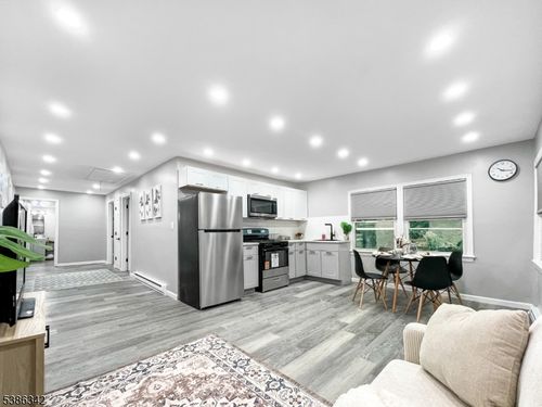 208 Fayette Ave, Wayne, NJ, 07470-6717 | Card Image