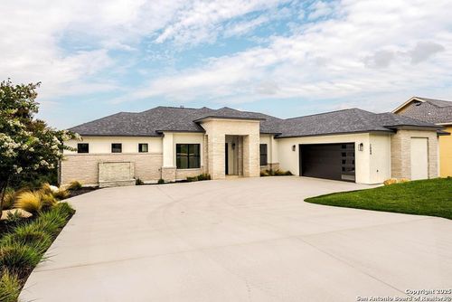 2089 Summit Crest Dr, Kerrville, TX, 78028-8921 | Card Image