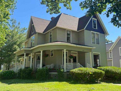 101 Hulin St, Charles City, IA, 50616-1743 | Card Image