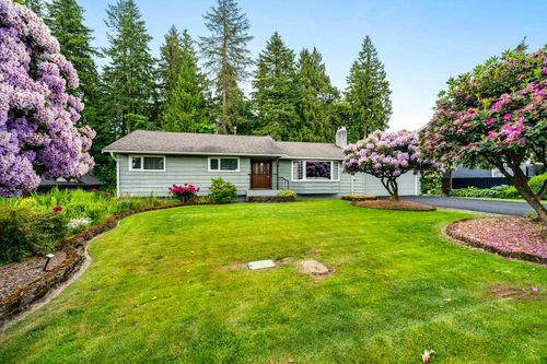927 Selkirk Cres, Coquitlam, BC, V3J6E4 | Card Image
