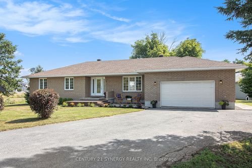 7 Bridge St, North Stormont, ON, K0A1R0 | Card Image