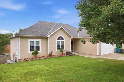 413 Hillbrook Ct, Lansing, KS, 66043-1730 | Card Image