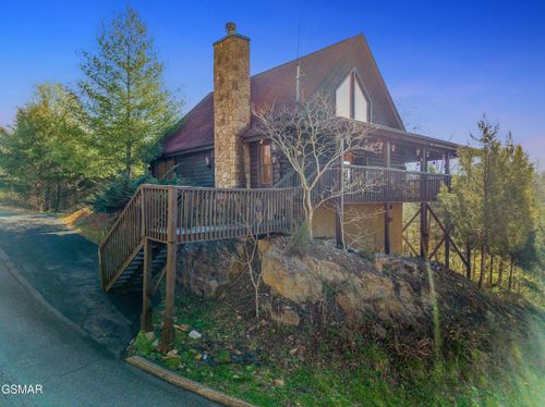 2028 Eagle Feather Dr, Sevierville, TN, 37876-0687 | Card Image