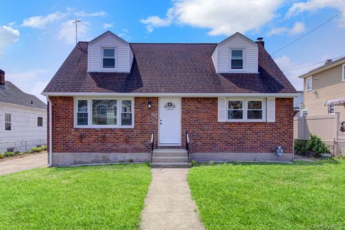 1397 Rosser Ave, Elmont, NY, 11003-3125 | Card Image