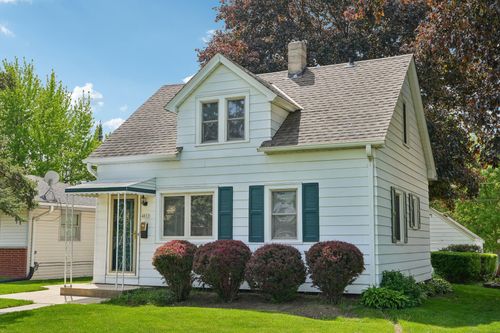 4033 N 93rd St, Wauwatosa, WI, 53222 | Card Image