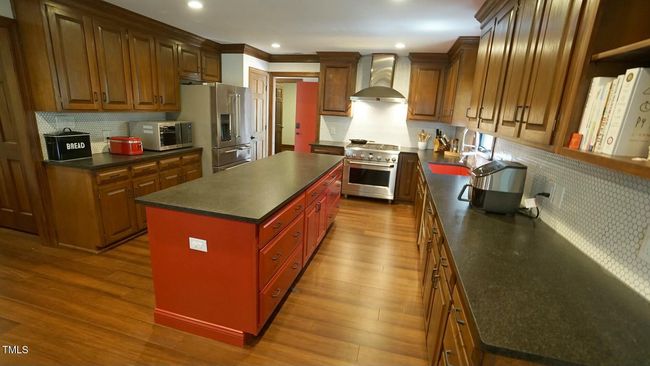 Kitchen | Image 10