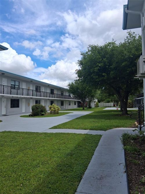 6-4444 Ludlam Rd, Miami, FL, 33155-5825 | Card Image