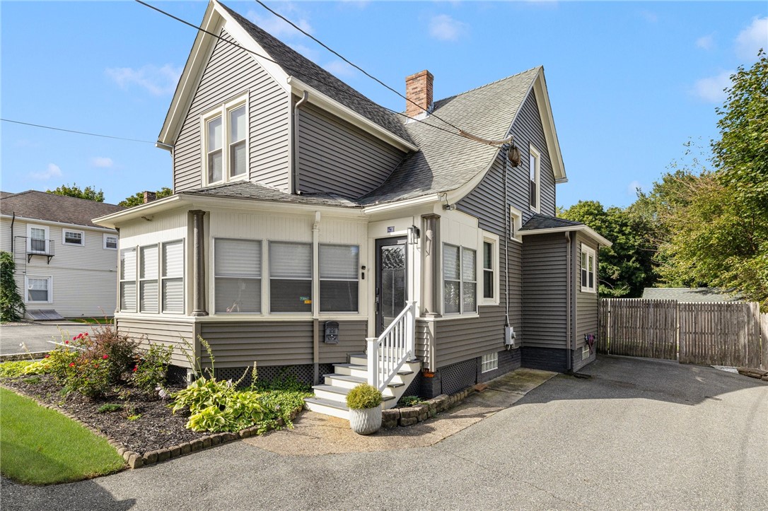 Oaklawn Ave, Cranston, RI 02920