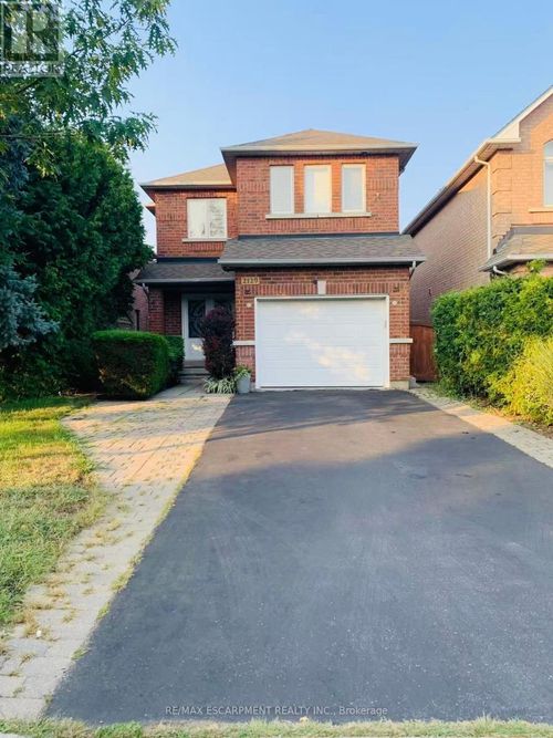 2129 Frontier Dr, Oakville, ON, L6M3S3 | Card Image