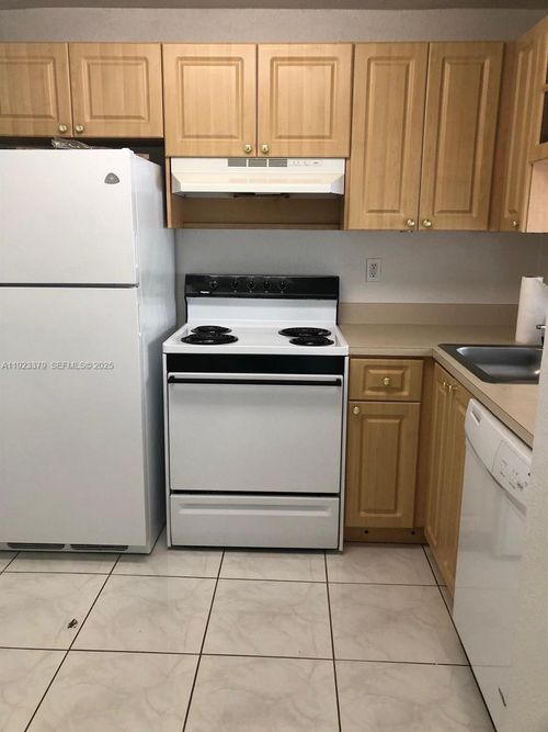 apt-308-9360 Fontainebleau Blvd, Miami, FL, 33172-5610 | Card Image