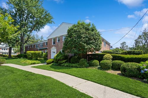 84 Putnam Park, Greenwich, CT, 06830-5776 | Card Image