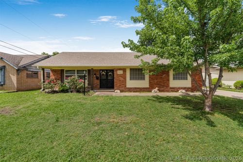 8621 38th Pl, Tulsa, OK, 74145-1524 | Card Image