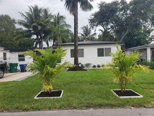 270 Ne 162nd St, Miami, FL, 33162-4351 | Card Image
