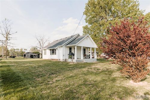 614 10th St, Vienna, MO, 65582-8704 | Card Image