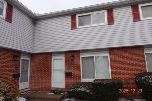 27821 Eastwick Sq, Roseville, MI, 48066-4810 | Card Image