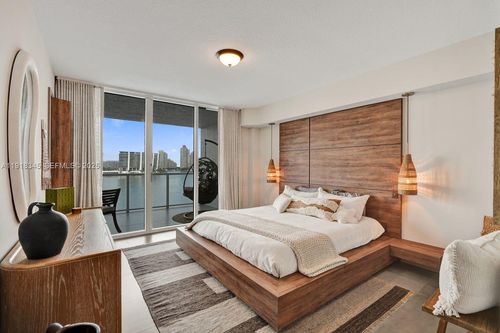 909-18100 N Bay Rd, Sunny Isles Beach, FL, 33160-2748 | Card Image