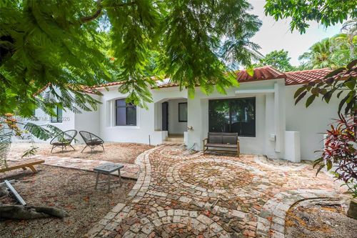 870 Ne 82nd St, Miami, FL, 33138-4146 | Card Image