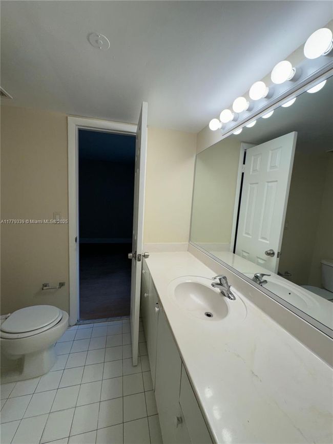 APT-315 - 4215 University Dr, Condo with 2 bedrooms, 2 bathrooms and null parking in Sunrise FL | Image 47