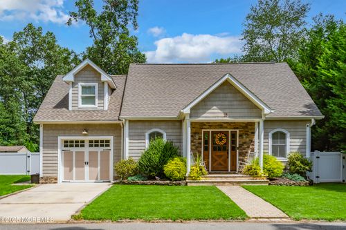 16 Farmingdale Pkwy, Farmingdale, NJ, 07727-3802 | Card Image