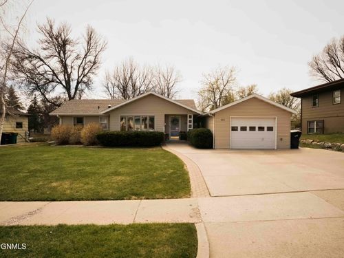 401 Boulevard Avenue W, Bismarck, ND, 58501 | Card Image