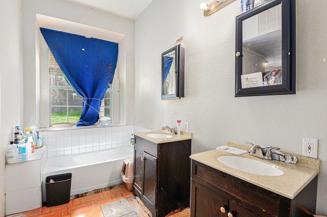 3354 W Highway 199, House other with 5 bedrooms, 2 bathrooms and null parking in Springtown TX | Image 18