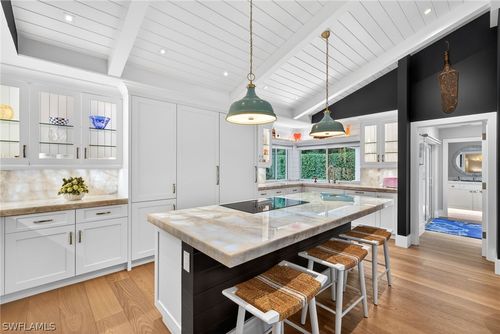 812 Tallow Tree Ct, NAPLES, FL, 34108-8207 | Card Image