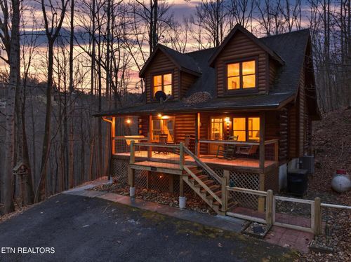 3303 Shagbark Hickory Rdg, Sevierville, TN, 37862-8633 | Card Image