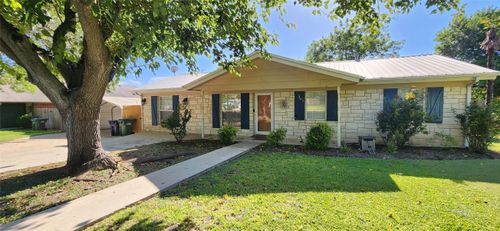 302 Julie St, Burnet, TX, 78611-2712 | Card Image