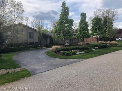 2880 Birchena Crescent, West Bloomfield Charter Township, MI, 48324 | Card Image