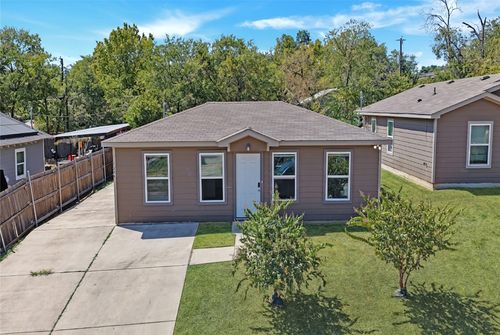 1216 E Powell Ave, Fort Worth, TX, 76104-6103 | Card Image