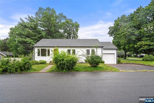 41 Monument Pl, Cresskill, NJ, 07626-1334 | Card Image