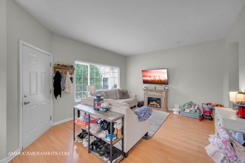 3235 Heather Glen Dr, Aurora, IL, 60504-6681 | Card Image