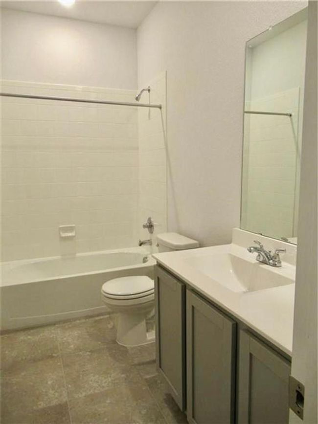 Bathroom with vanity and washtub / shower combination | Image 10