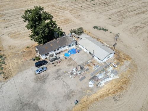 8168 E Floral Ave, Selma, CA, 93662-9413 | Card Image