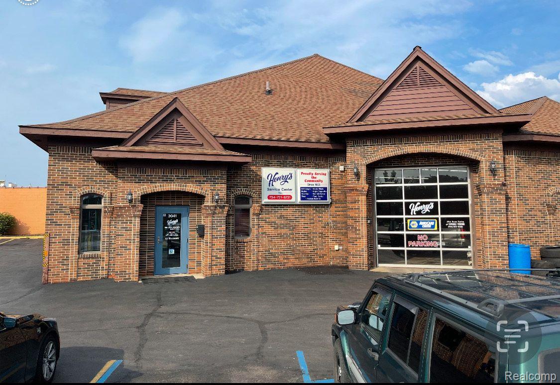 3041 S Wayne Rd, Wayne, MI 48184