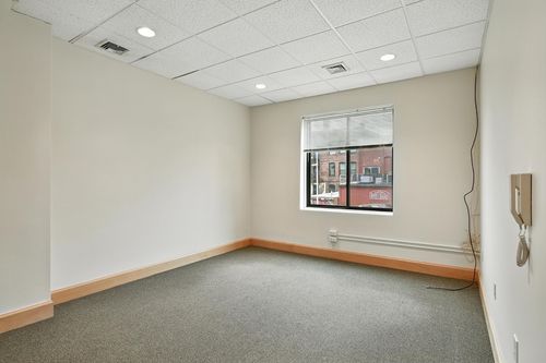 5 Strong Ave, Northampton, MA, 01060-3511 | Card Image