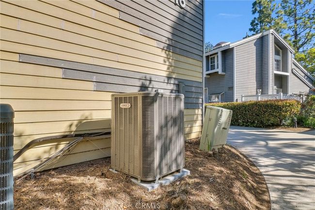 25429 Pine Creek Ln, Condo with 2 bedrooms, 1 bathrooms and 2 parking in Wilmington CA | Image 23