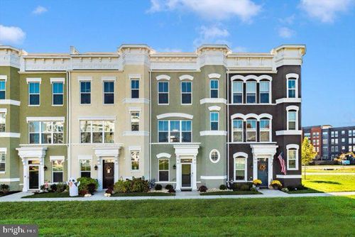 952 Holden Rd, FREDERICK, MD, 21701-3425 | Card Image