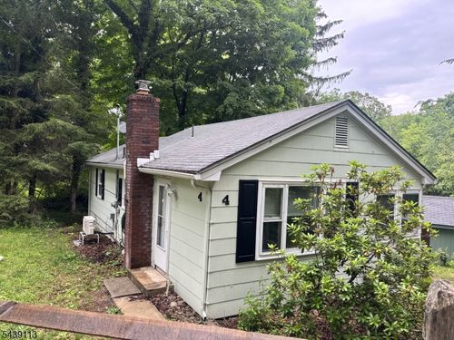 4 Village Pl, Oak Ridge, NJ, 07438-9700 | Card Image