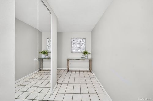 apt-39-3553 Port Cove Dr, Waterford, MI, 48328-4571 | Card Image