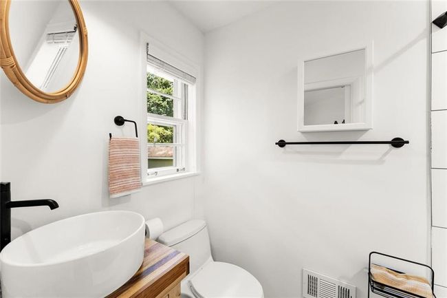6875 Sunny Brook Ln, House other with 3 bedrooms, 2 bathrooms and 2 parking in Sandy Springs GA | Image 17