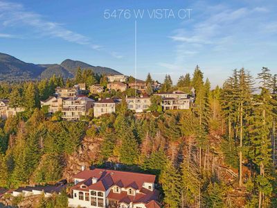 5476 W Vista Crt, House other with 3 bedrooms, 2 bathrooms and 4 parking in West Vancouver BC | Image 2