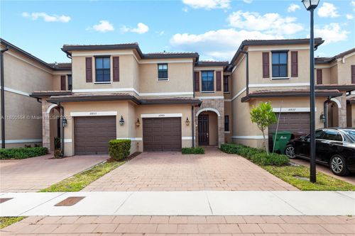 10945-10945 W 33rd Ct, Hialeah, FL, 33018-2188 | Card Image