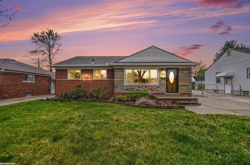 22000 Trombly St, Saint Clair Shores, MI, 48080-3979 | Card Image